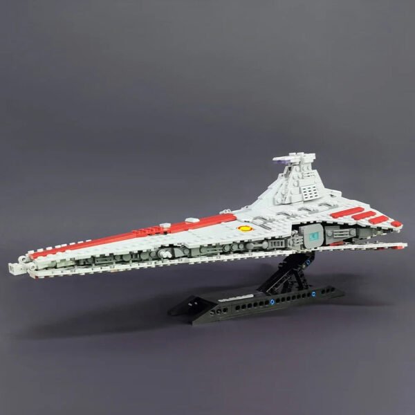 High-Tech MOC Venator Attack Cruiser – Starfighter Destroyer Buildin... #48736